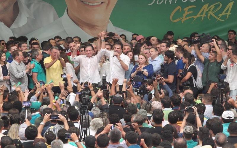 Ao lado de Camilo e com mensagem de Cid, Eunício oficializa candidatura ao Senado