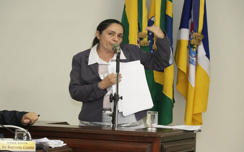 Mãe de aluno que pediu fechamento de bares em Juazeiro do Norte-CE vai a Câmara Municipal e vereadores discordam dela