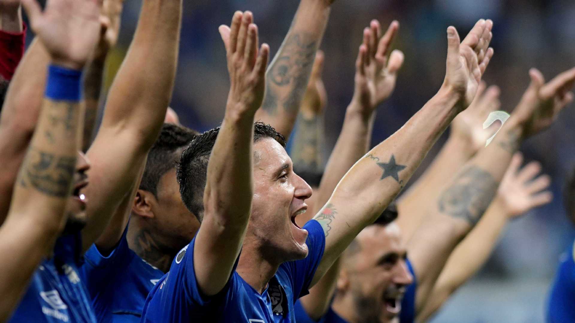 Flamengo vence no Mineirão, mas Cruzeiro avança na Libertadores