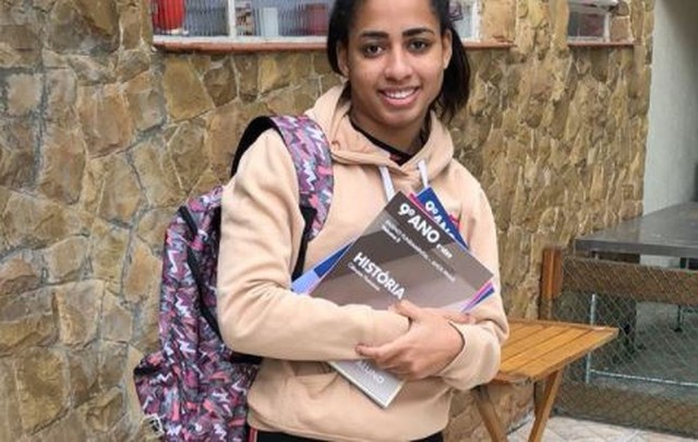 Após ser proibida de fazer shows, MC Loma afirma nas redes sociais que voltou a estudar