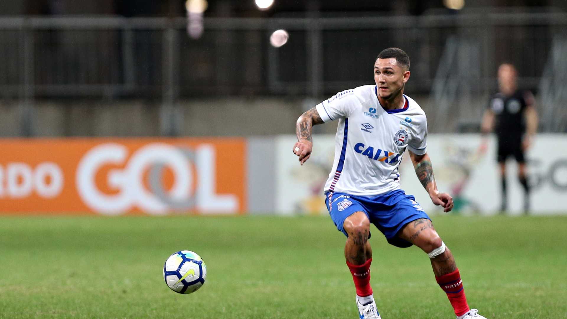 Bahia bate Ceará, vence a 1ª fora e se afasta da zona de rebaixamento