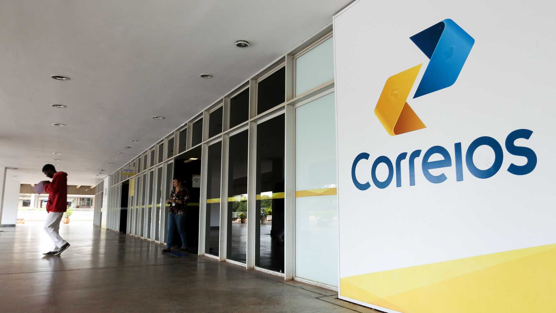 Correios decidem sobre greve geral nesta terça-feira