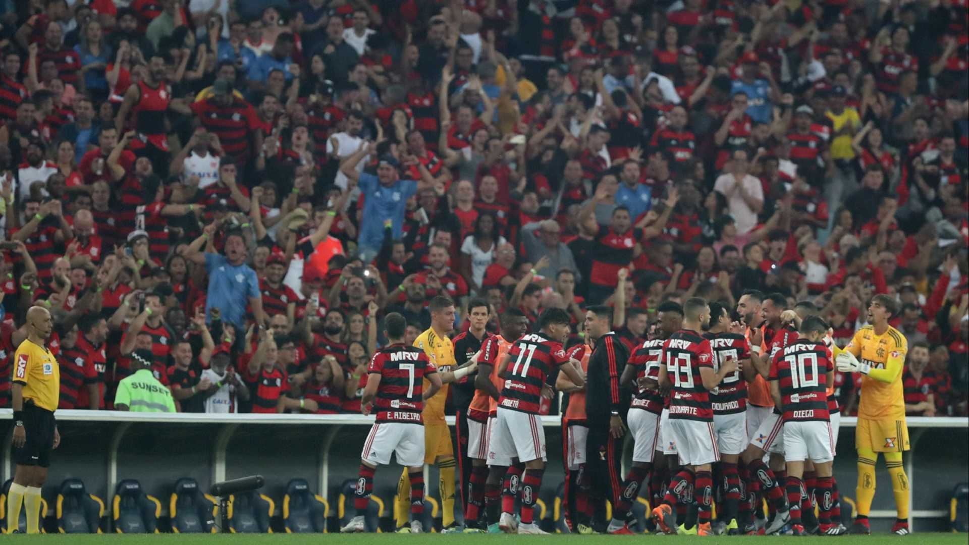 Flamengo vence o Grêmio no Maracanã e vai à semi da Copa do Brasil
