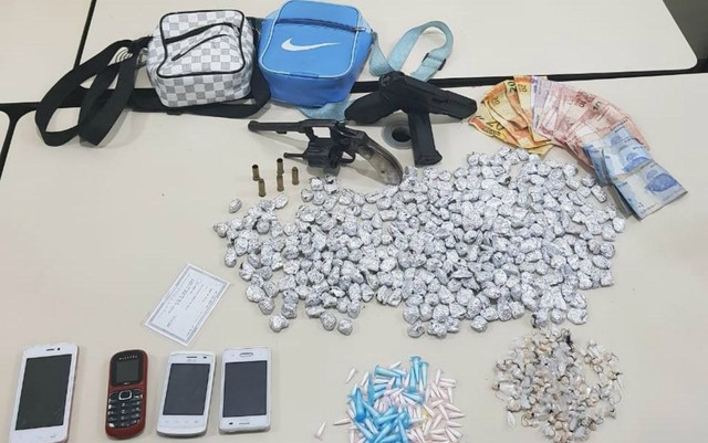 Homem morre e outros quatro são presos em confronto com policiais na Bahia; quarteto é suspeito de participar da morte de agente penitenciário