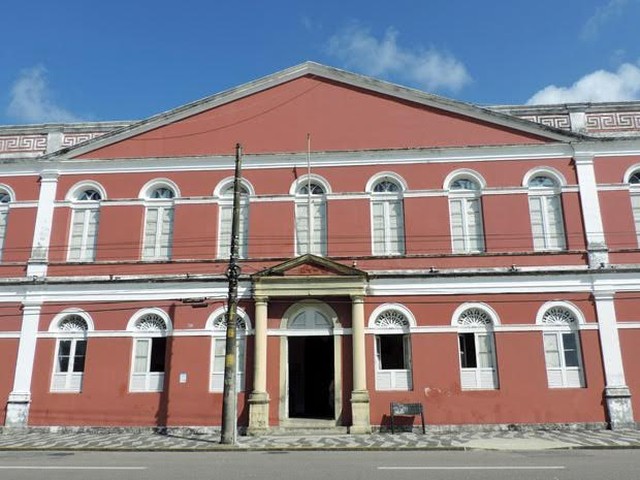 Ação de bandidos deixa escola de referência sem água e suspende aulas no Recife