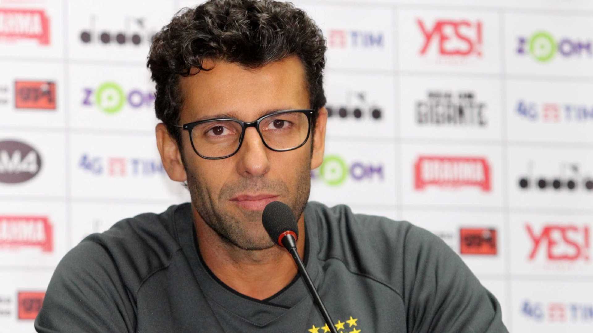 ‘Vejo o Vasco com um elenco forte’, diz Valentim no encontro com time