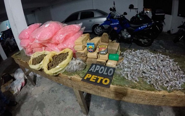 Polícia apreende 10 kg de maconha e 20 mil pinos para embalar cocaína na Bahia