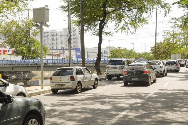 Novos radares passam a multar em quatro avenidas do Recife