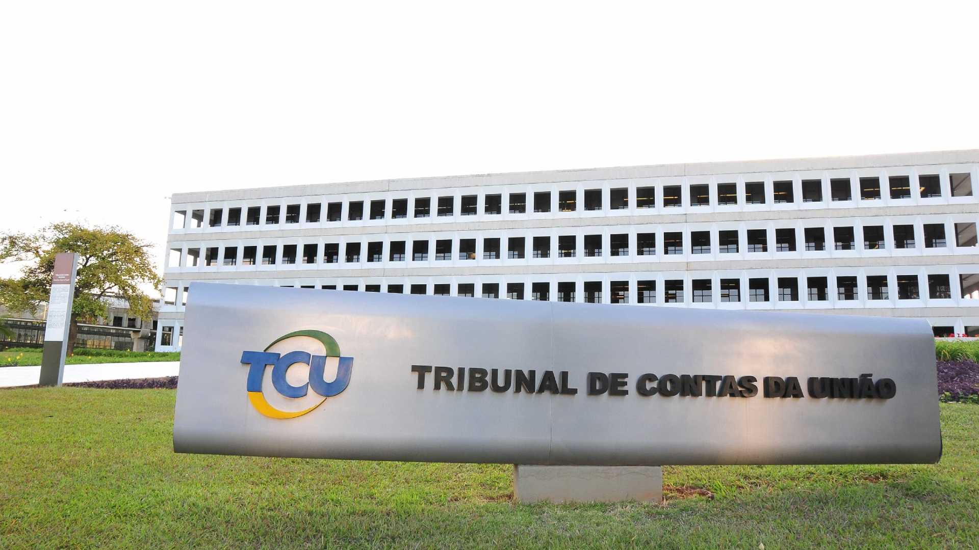 TCU: 44% dos órgãos públicos pagam algum salário irregular a servidores