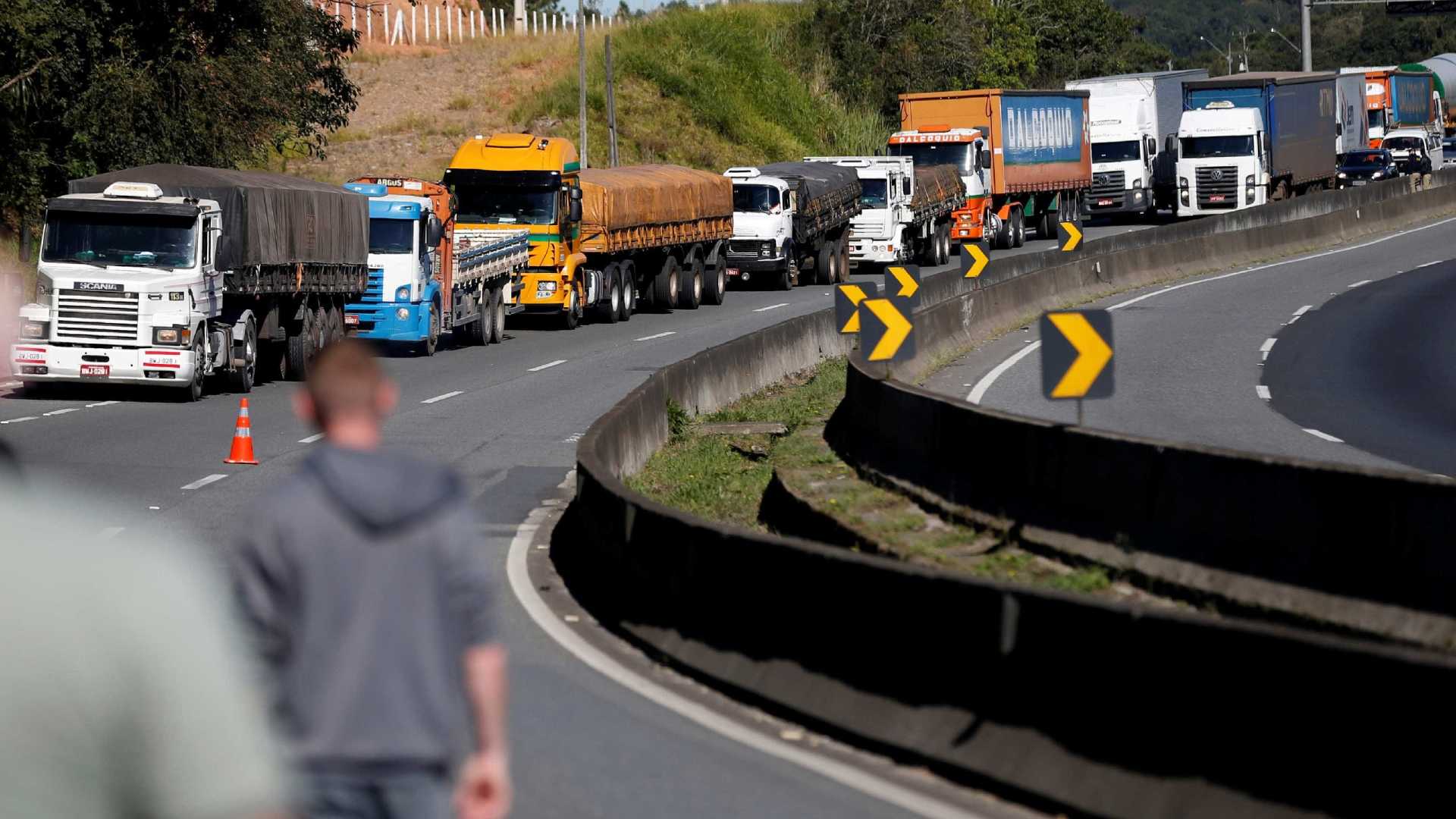 Câmara aprova medidas que governo negociou com caminhoneiros