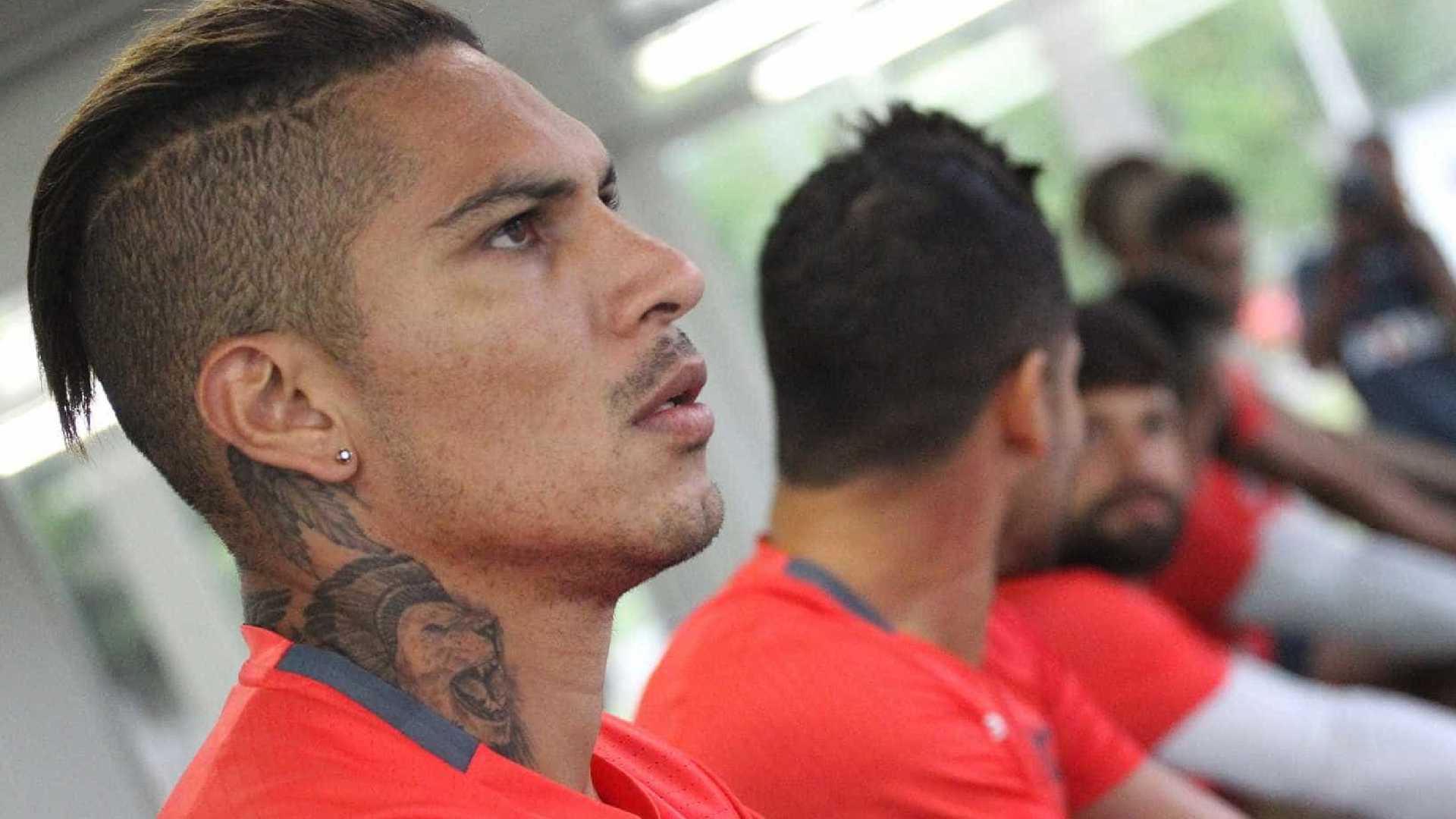 Guerrero se despede com foto da torcida rubro-negra: ‘Ótimo período’