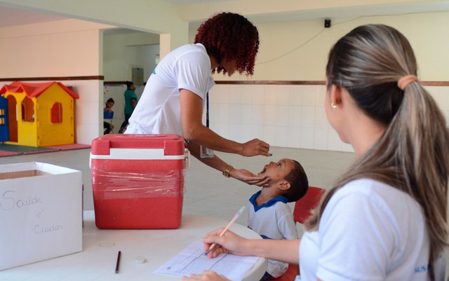 Escolas municipais e creches de Salvador têm vacinação contra pólio e sarampo nesta quarta-feira; veja unidades