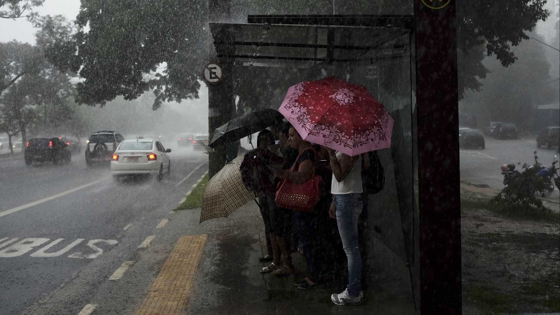 Baixas temperaturas e chuva continuam durante a semana em SP