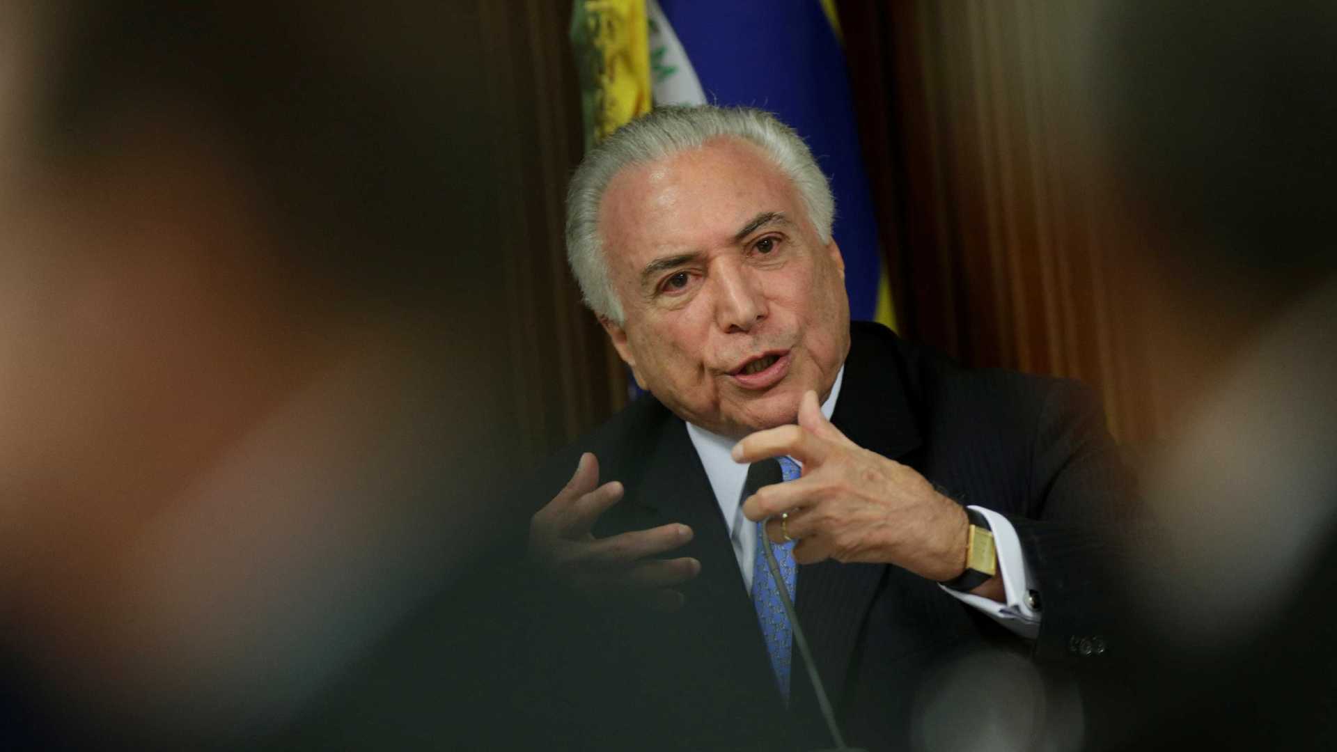 Fora da agenda, Temer discute aumento salarial com ministros do STF