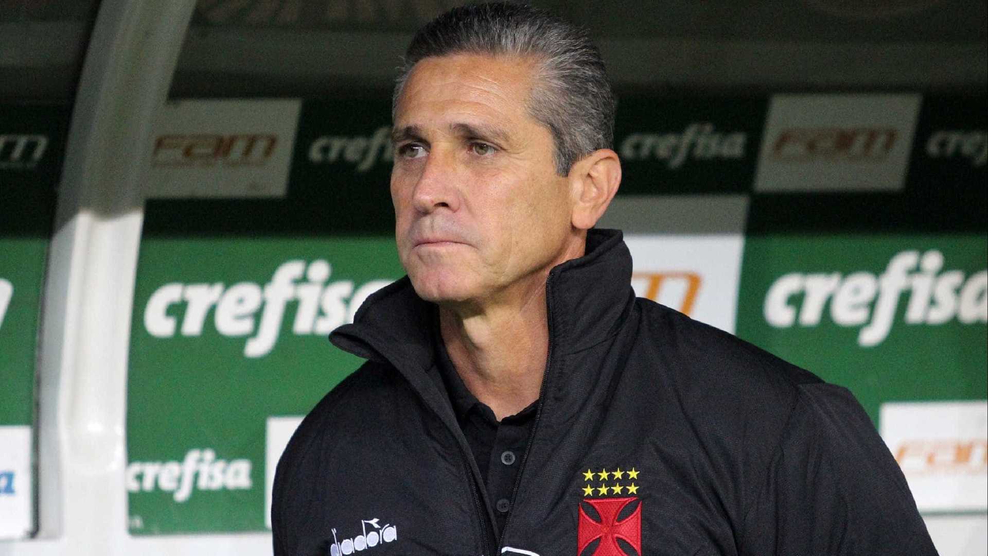 Vasco demite técnico Jorginho após 10 jogos