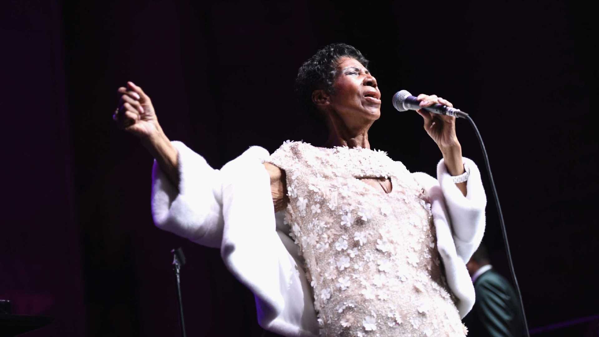 Aretha Franklin morre aos 76 anos, afirma agência