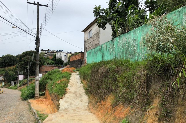 Homem estupra adolescente de 17 anos no Grande Recife e polícia divulga retrato falado