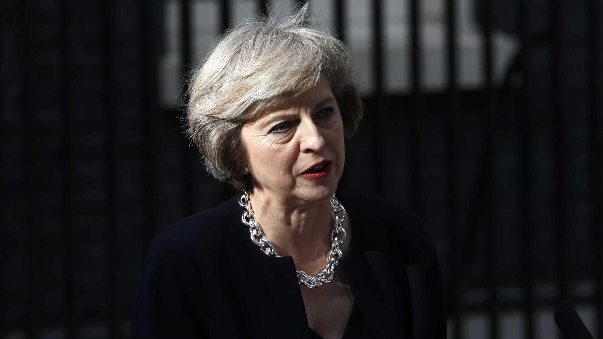 Brexit: Theresa May pondera antecipar eleições, diz jornal