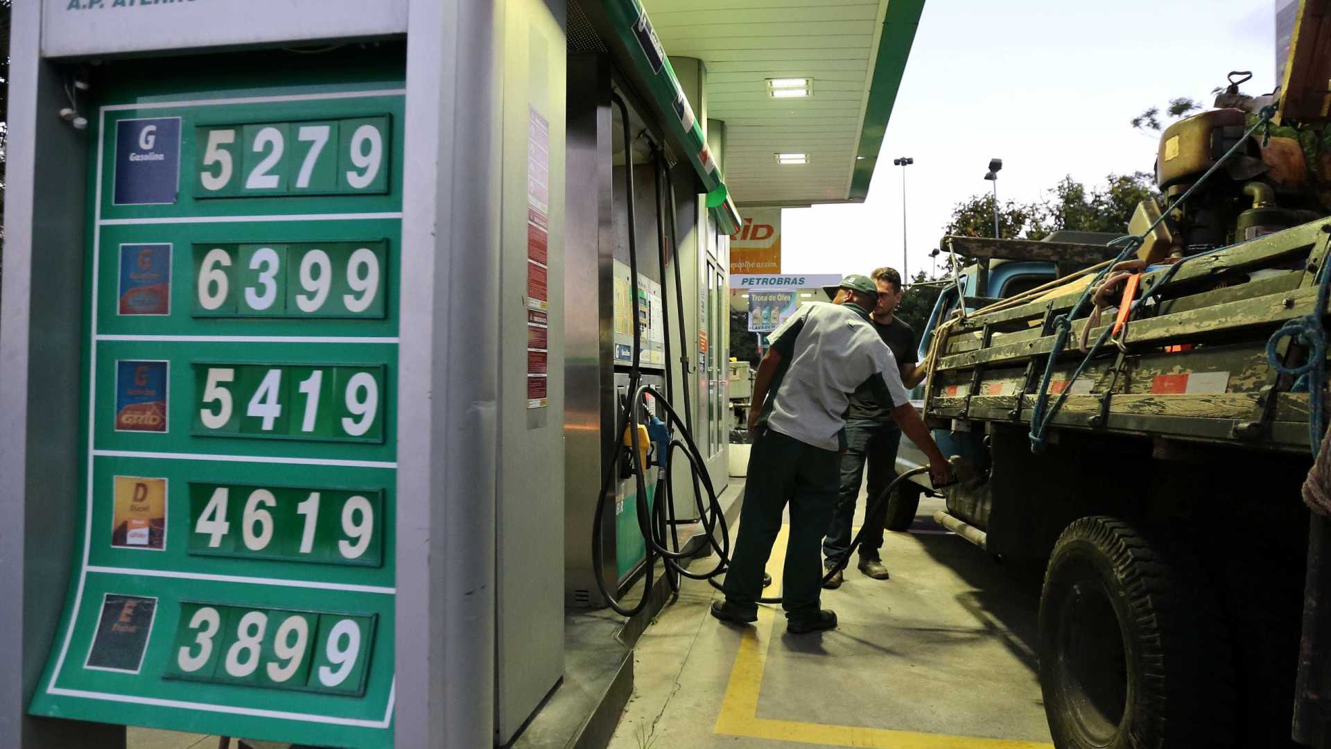 Gasolina já passa de R$ 5 em postos da cidade São Paulo