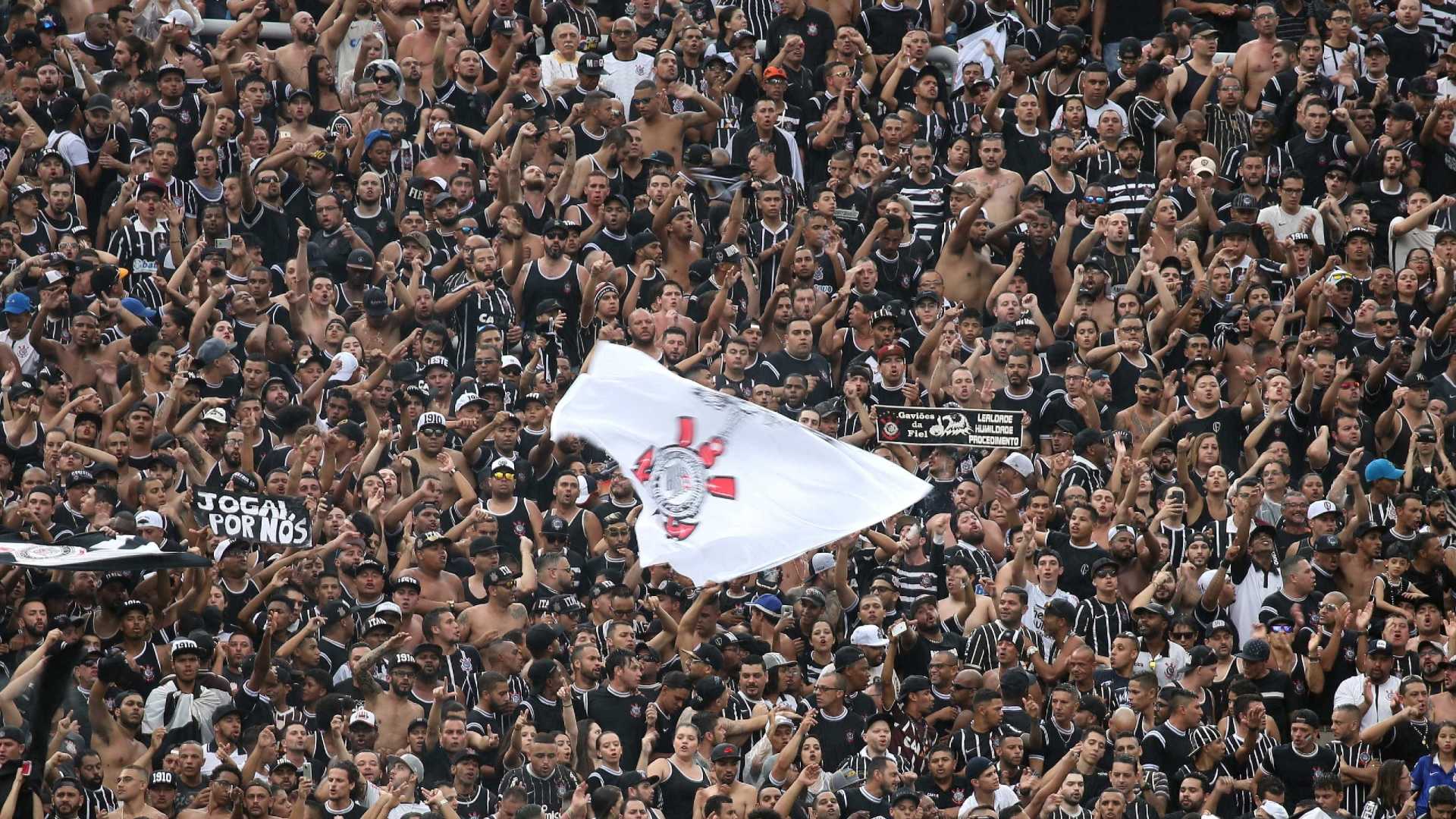 Proibidas de ir ao Maracanã, torcidas do Corinthians vão ao embarque