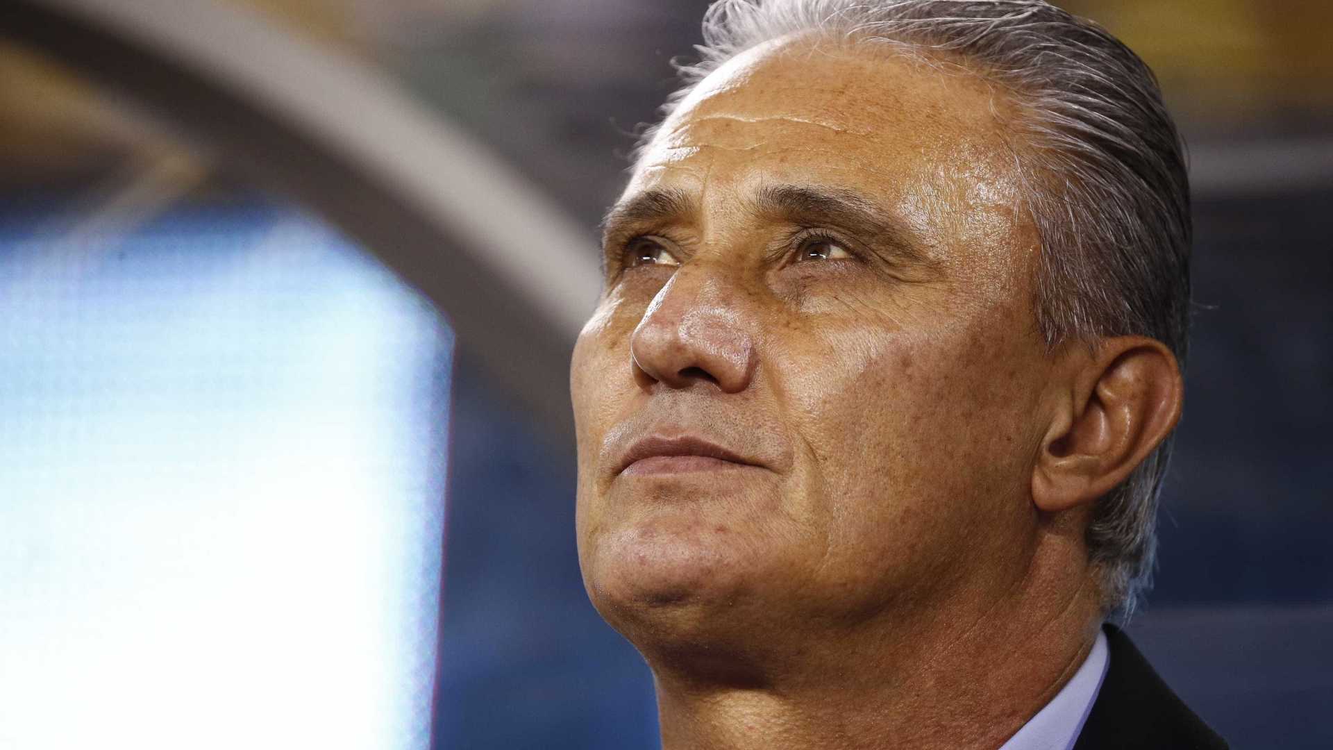 Tite diz não ter virado página da Copa e indica que mudará seleção
