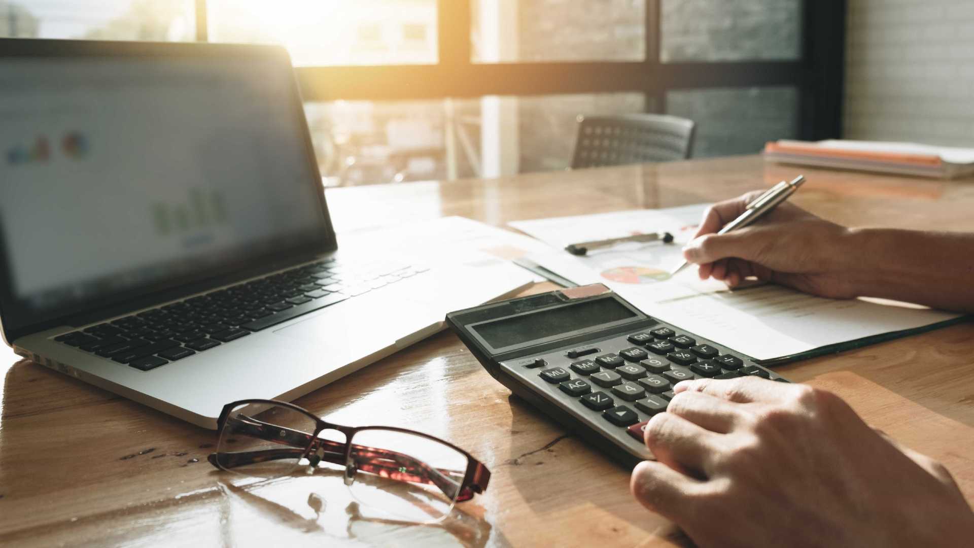 Dez anos após a crise, confiança cresce junto a pessimismo com futuro
