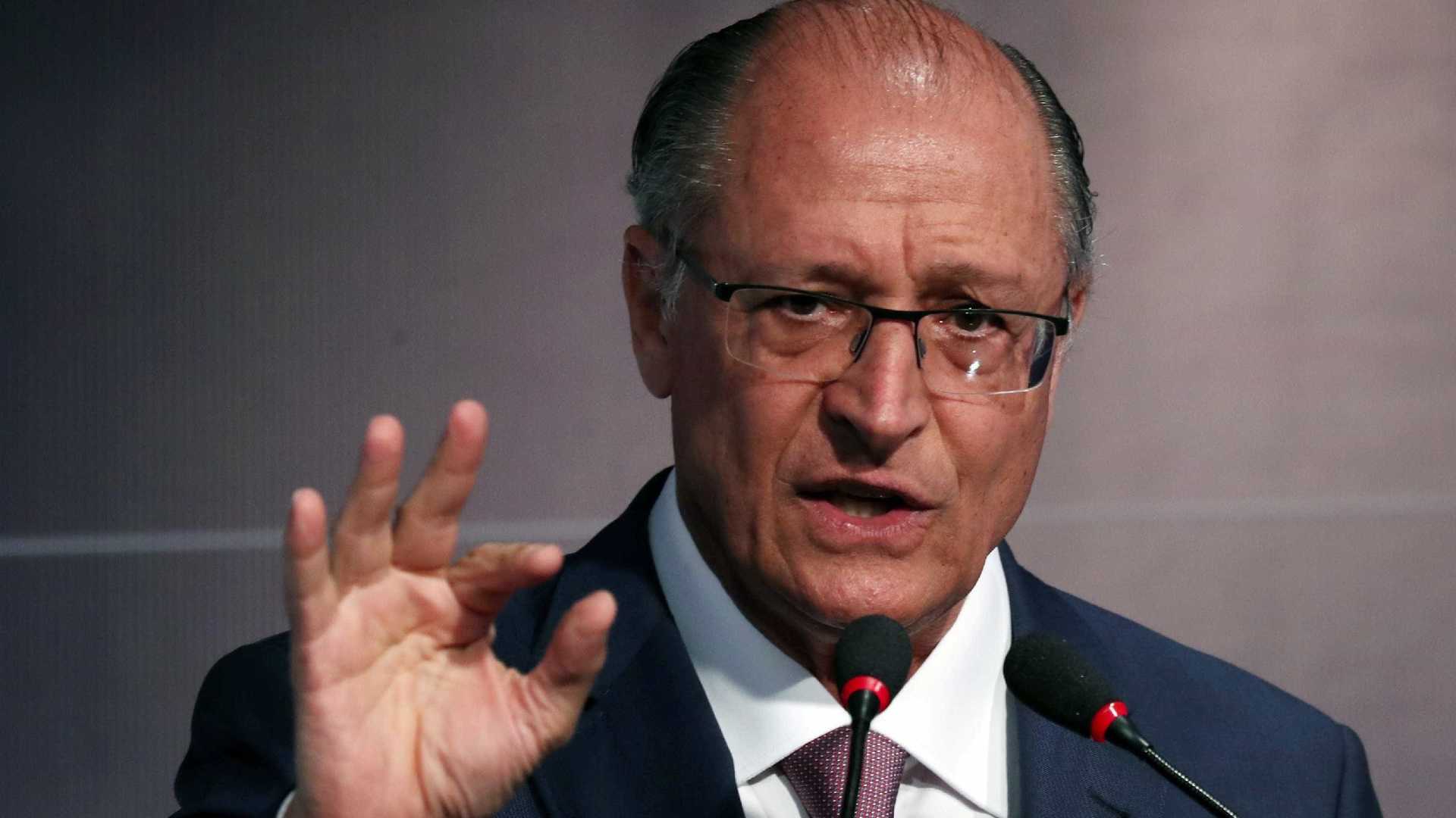 Alckmin crítica PT por ‘esconder’ candidato: ‘Enganação vergonhosa’