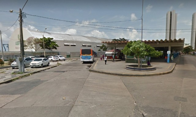Homem é esfaqueado após demorar a entregar pertences durante assalto em terminal de ônibus no Recife