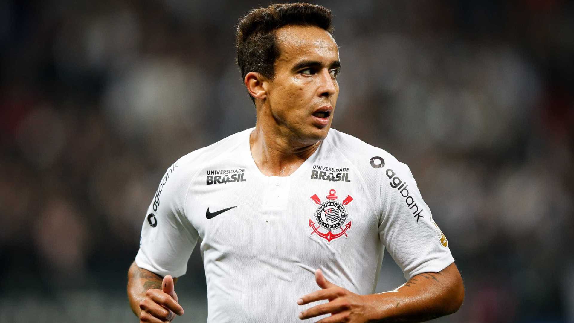 Corinthians dá descanso a Jadson, Douglas e Avelar contra América-MG