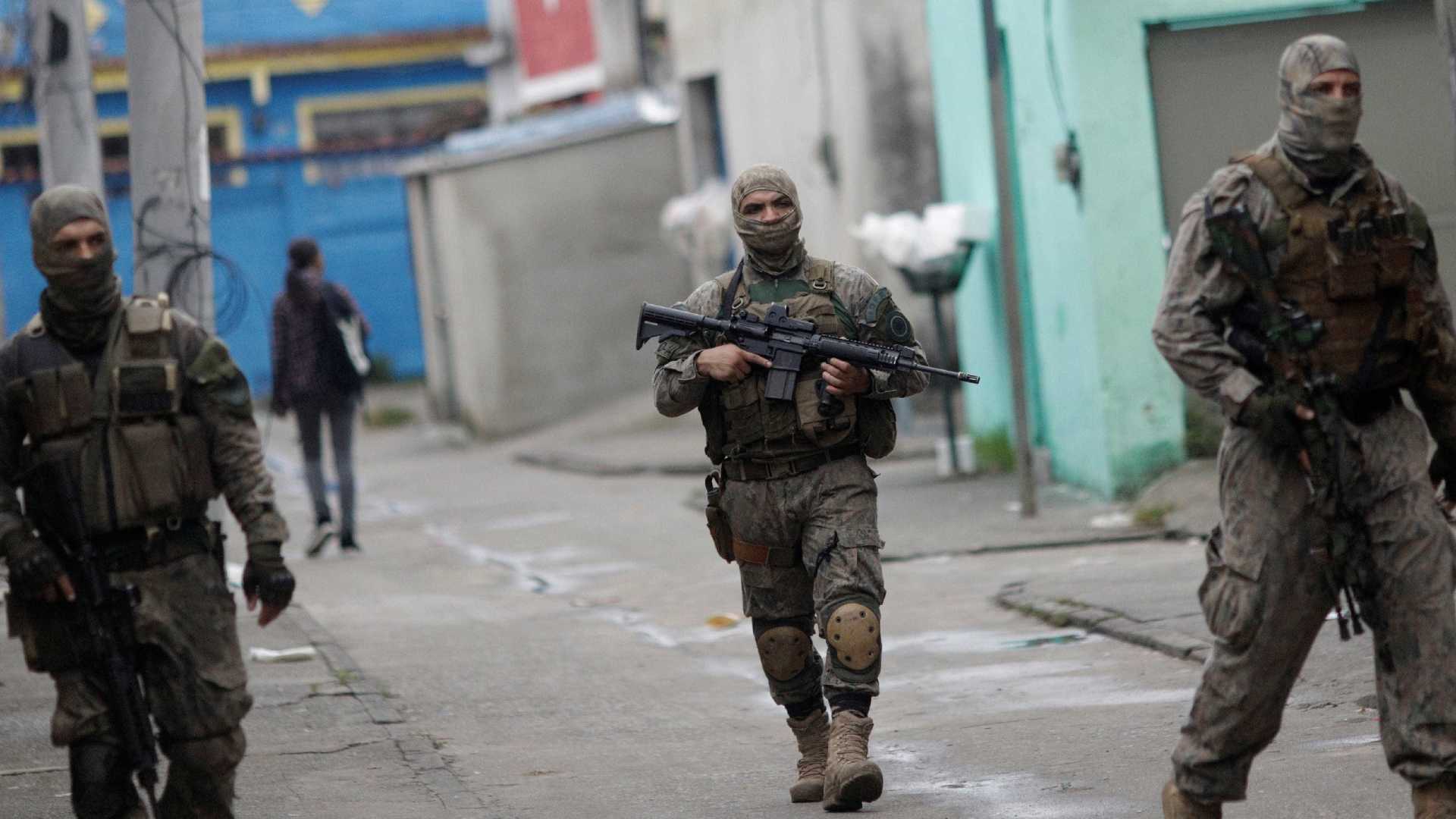 Cariocas relatam de roubo a estupro em estudo sobre intervenção federal