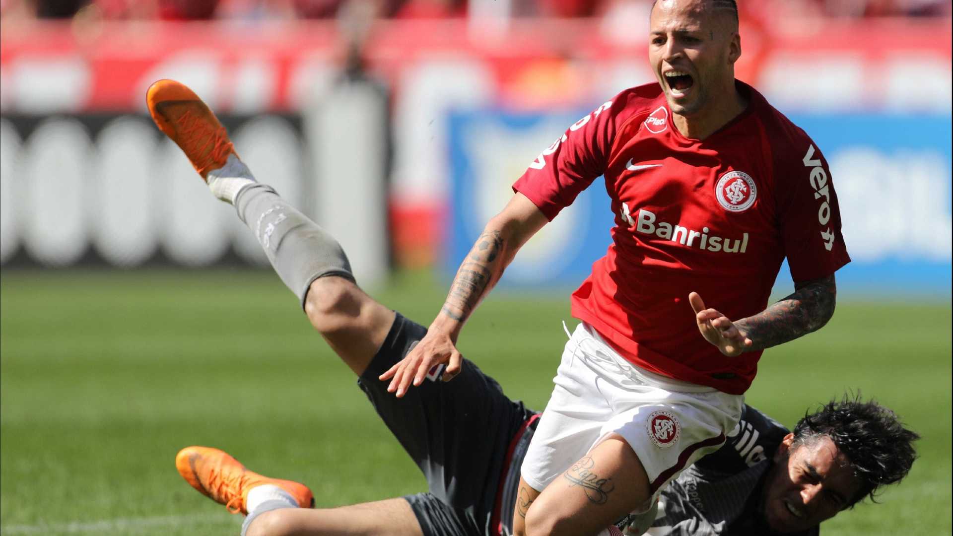 Com dores, Nico López preocupa Inter para jogo contra o Corinthians