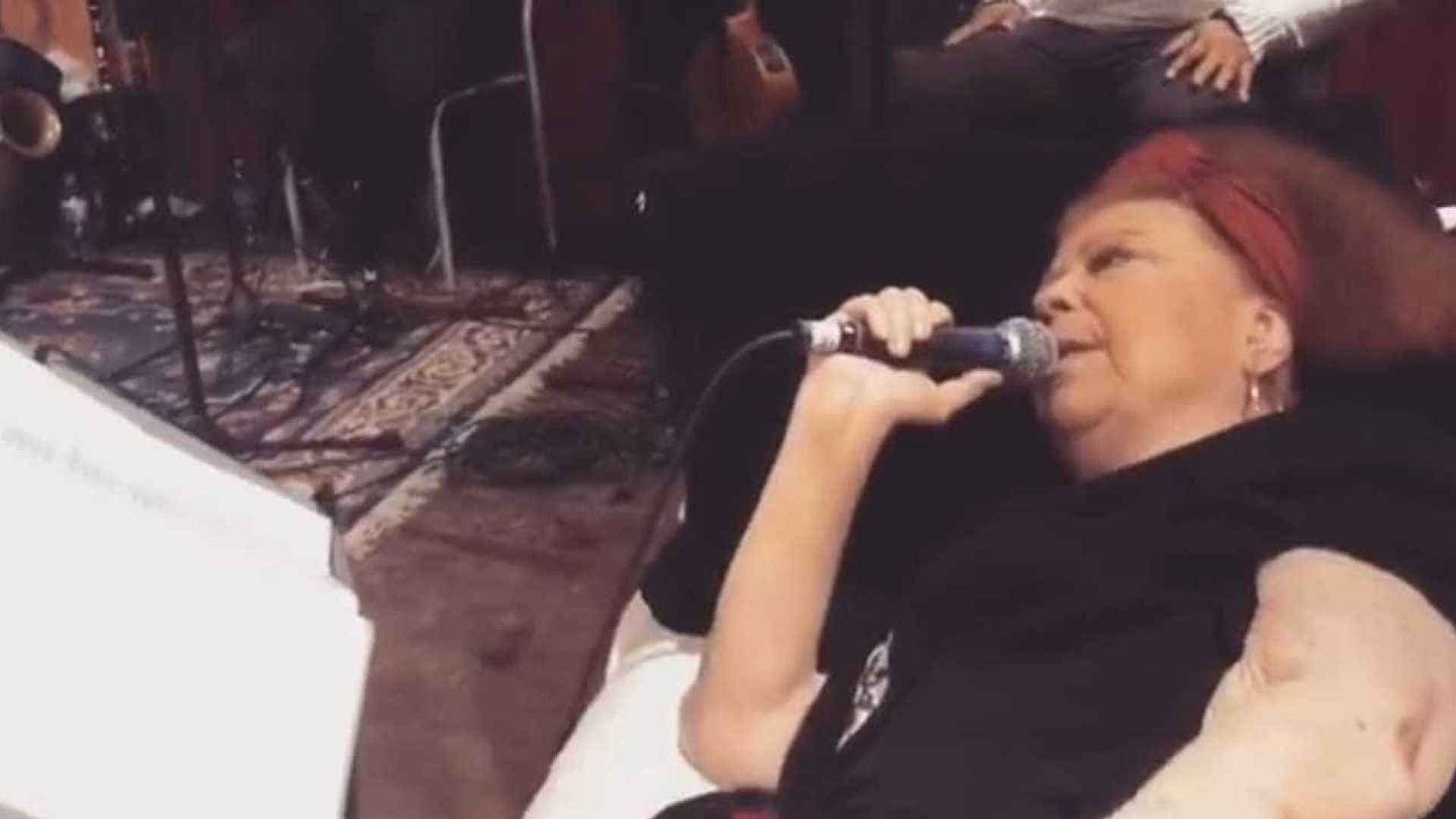 Beth Carvalho fará show deitada neste sábado