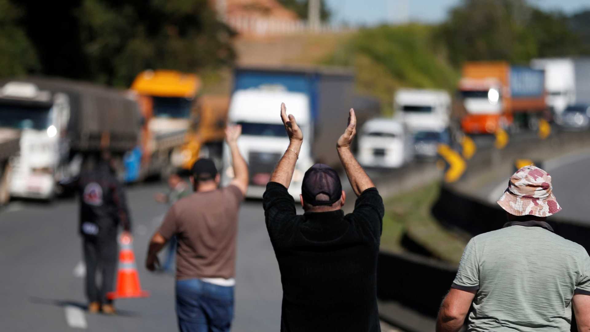 Caminhoneiros recuam e dizem que não haverá protesto na quarta-feira