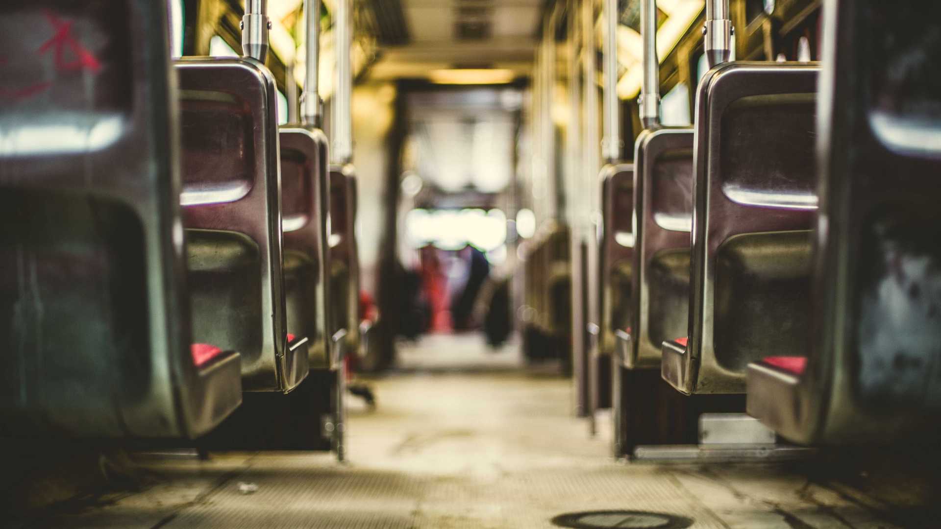 Ônibus com romeiros capota e deixa mortos e feridos no Ceará