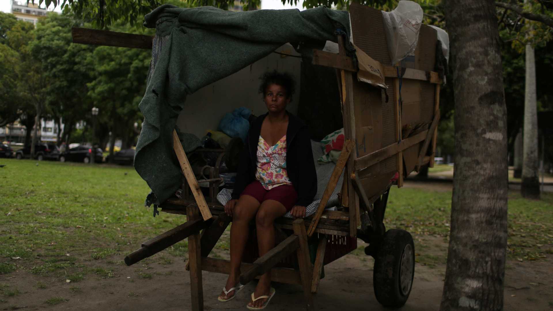 Pobreza extrema cresce em 25 estados brasileiros, diz estudo