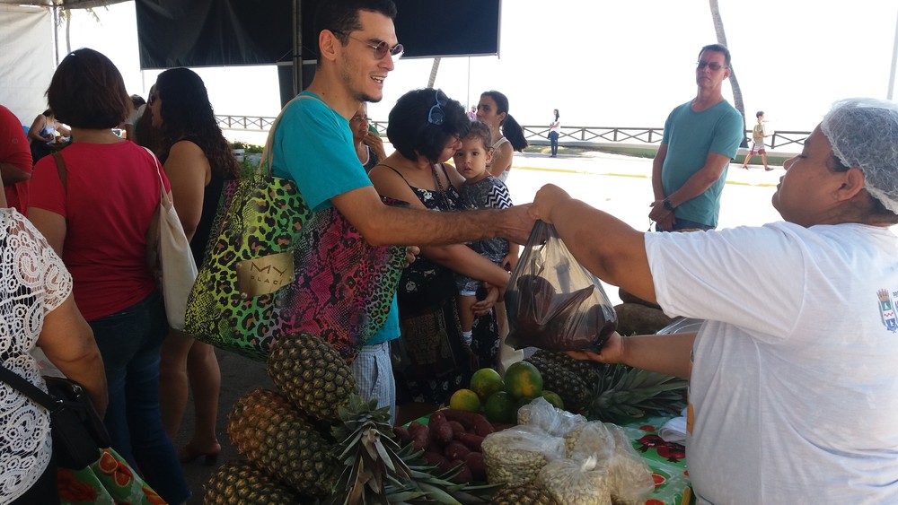 Orla da Ponta Verde recebe feira de produtos orgânicos neste domingo