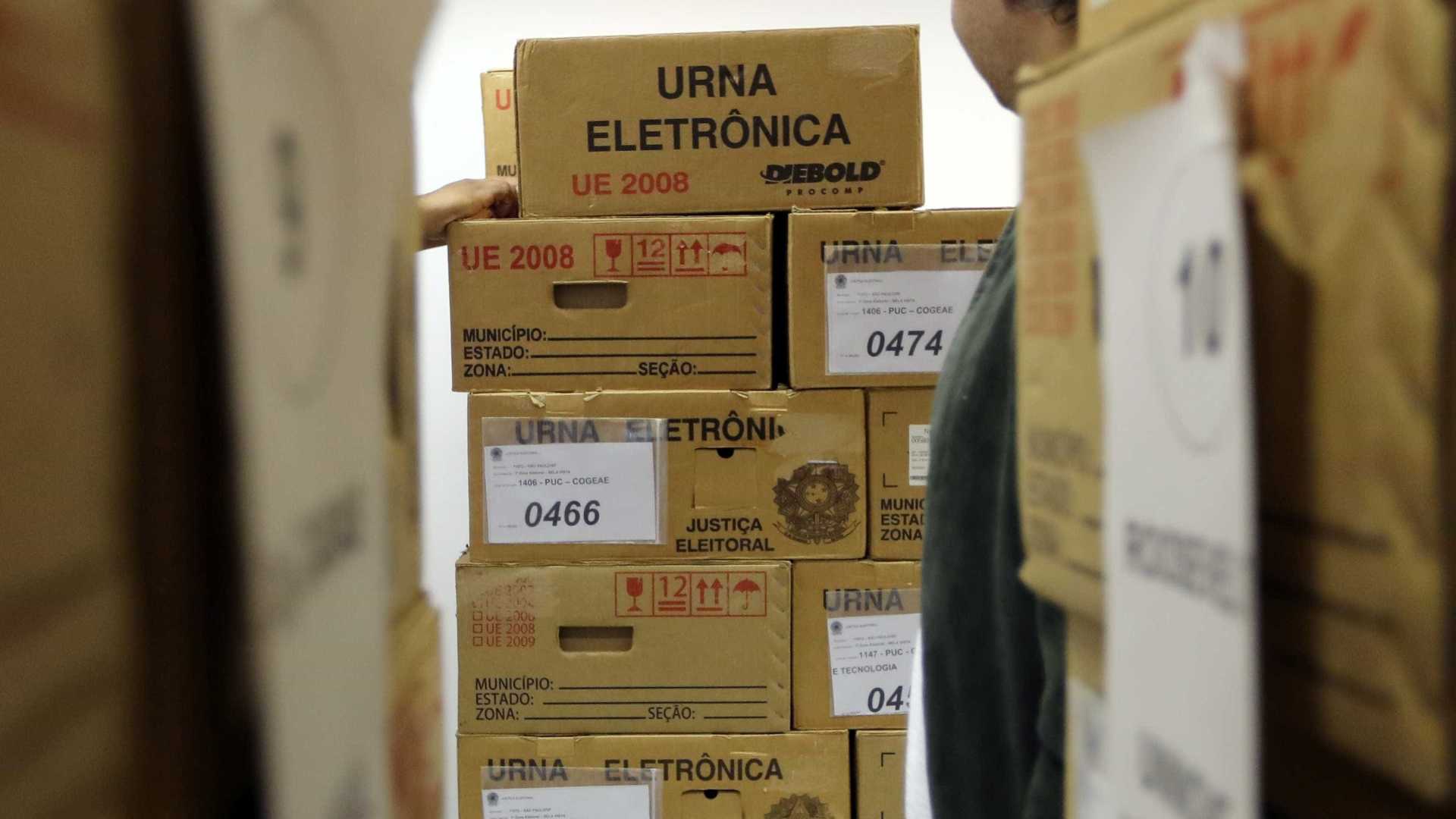 Rio: urnas eletrônicas só chegarão a áreas mais violentas de madrugada