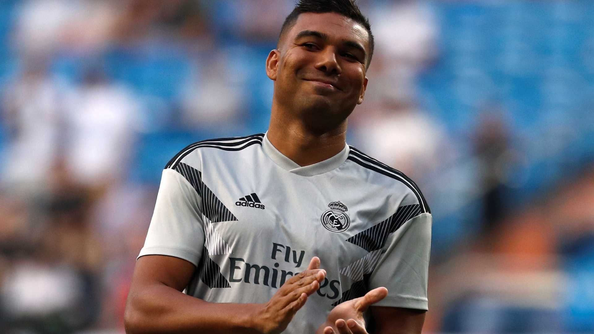 Casemiro faz 100 jogos pela La Liga e recebe homenagem do Real Madrid