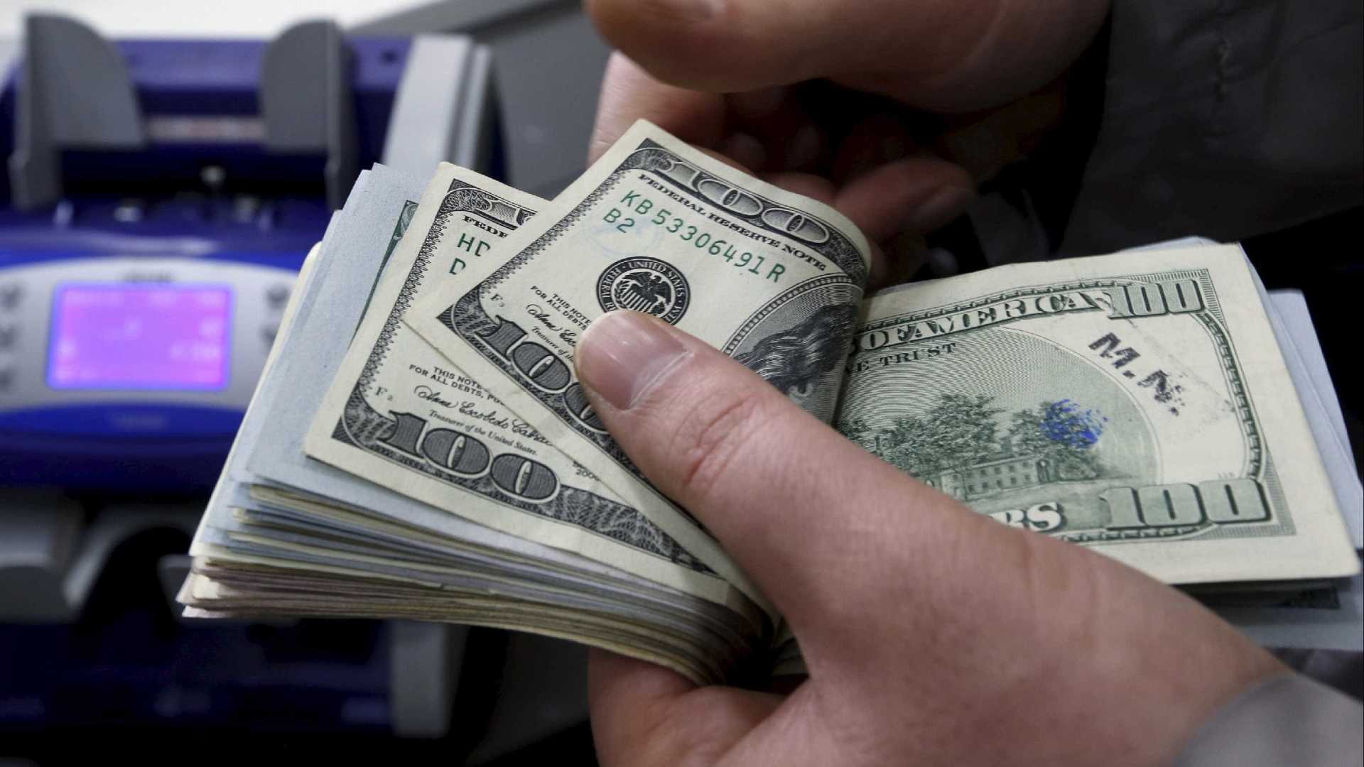 Dólar avança e Bolsa cai após dois dias de euforia com pesquisas