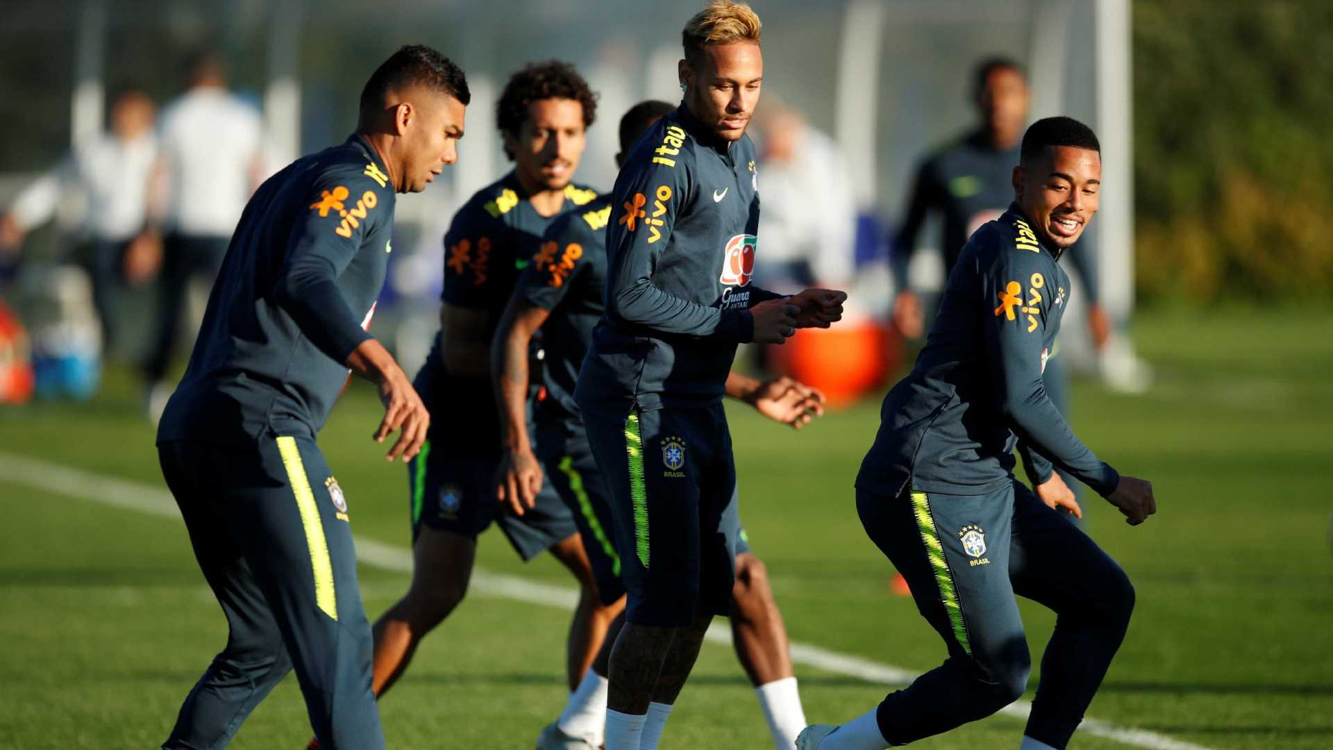 Tite esboça seleção com retornos de Renato Augusto e Gabriel Jesus