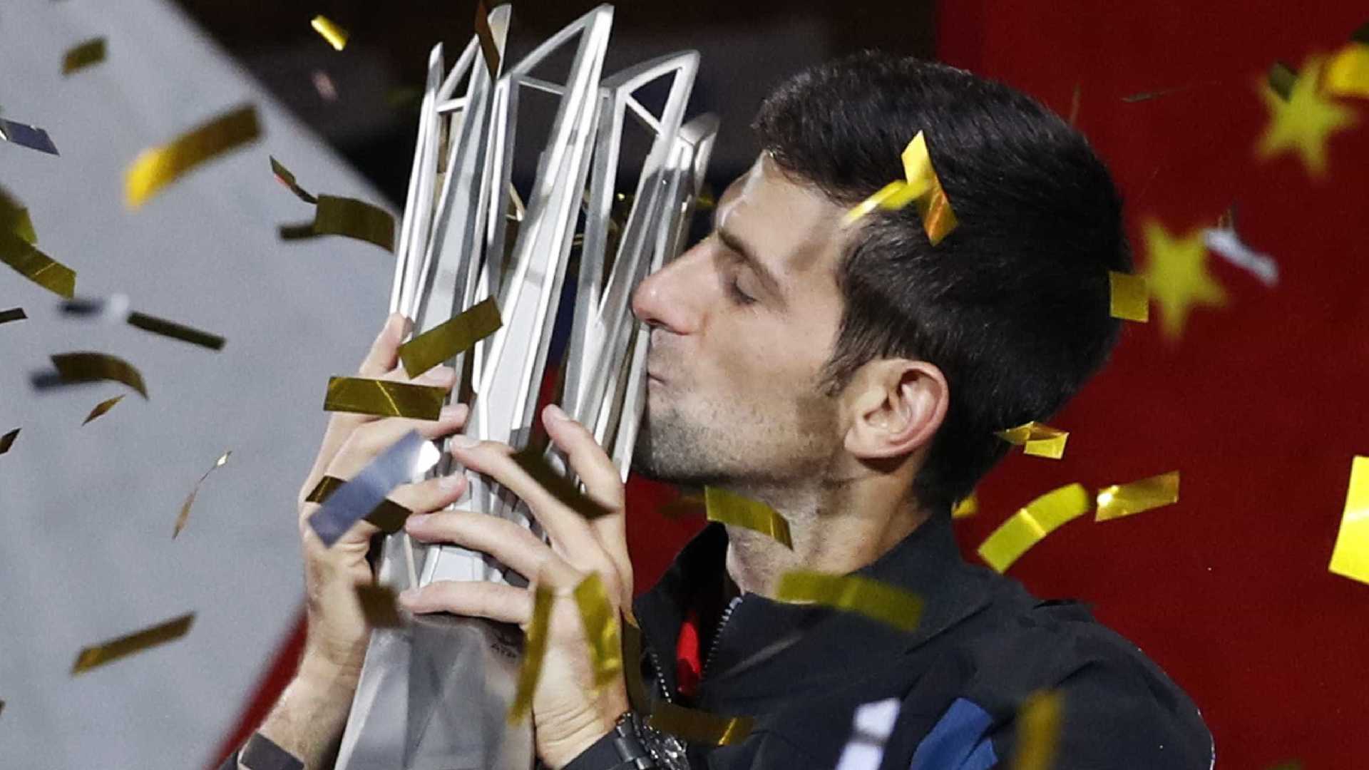 Djokovic bate Coric, vence em Xangai pela 4ª vez e se aproxima do topoDjokovic bate Coric, vence em Xangai pela 4ª vez e se aproxima do topo