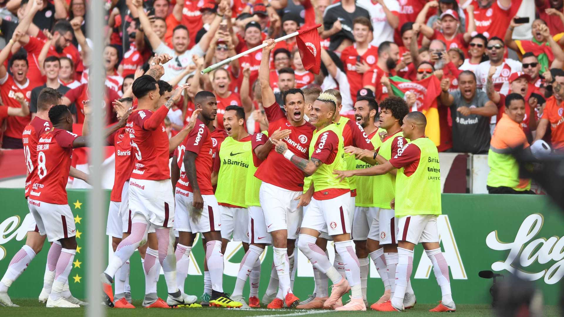 Inter bate São Paulo e mantém vice-liderança do Brasileiro