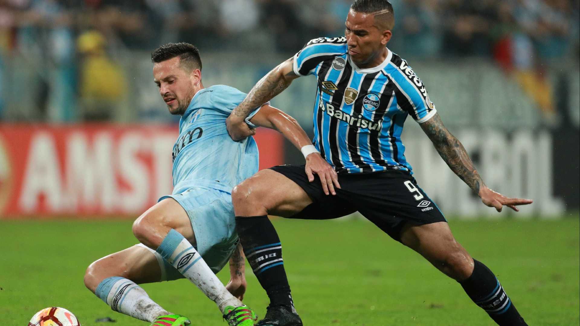 Grêmio goleia Tucumán e pega River Plate na semi da Libertadores