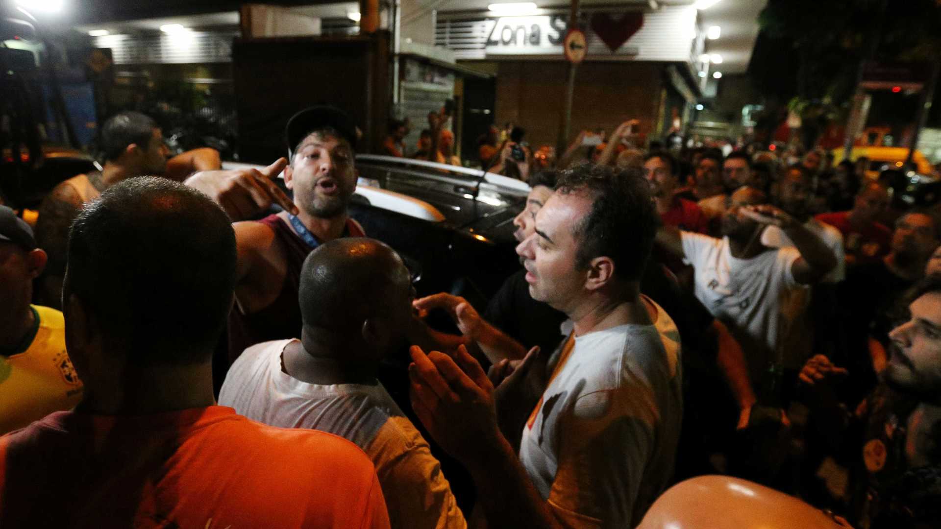 Eleitores de Bolsonaro e Haddad entram em confronto no Rio