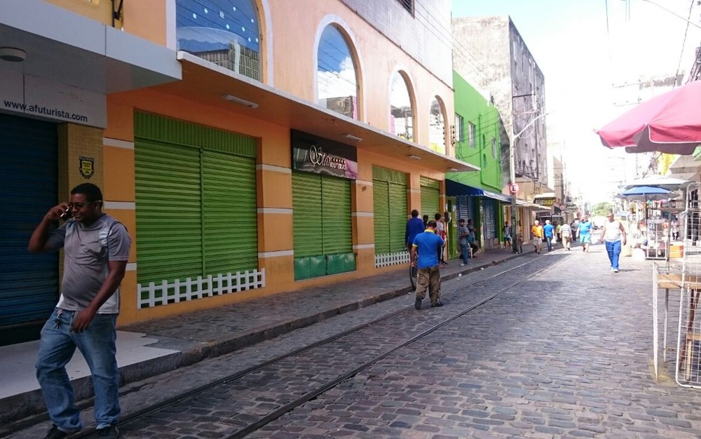 Veja o que abre e o que fecha no feriado pelo Dia do Comerciário, no Grande Recife
