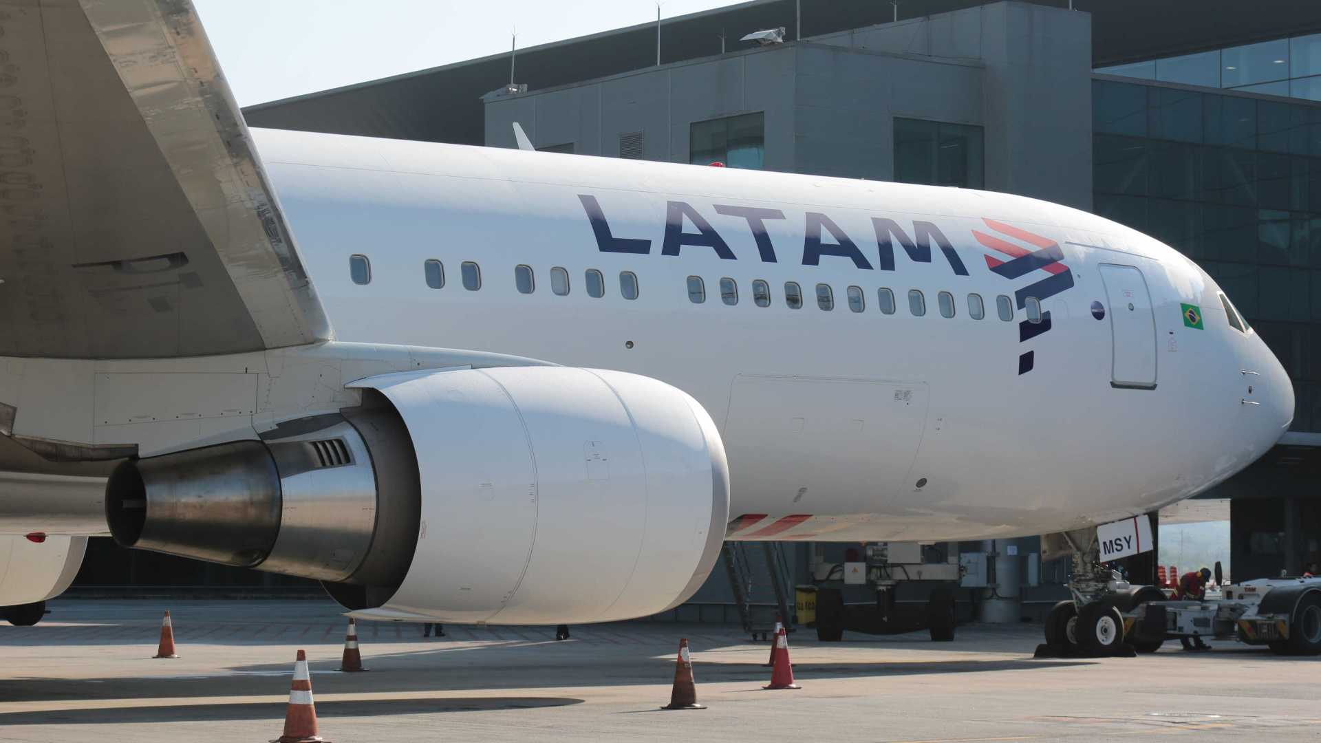 Em ‘incidente grave’, avião da Latam pousa na pista errada em Guarulhos