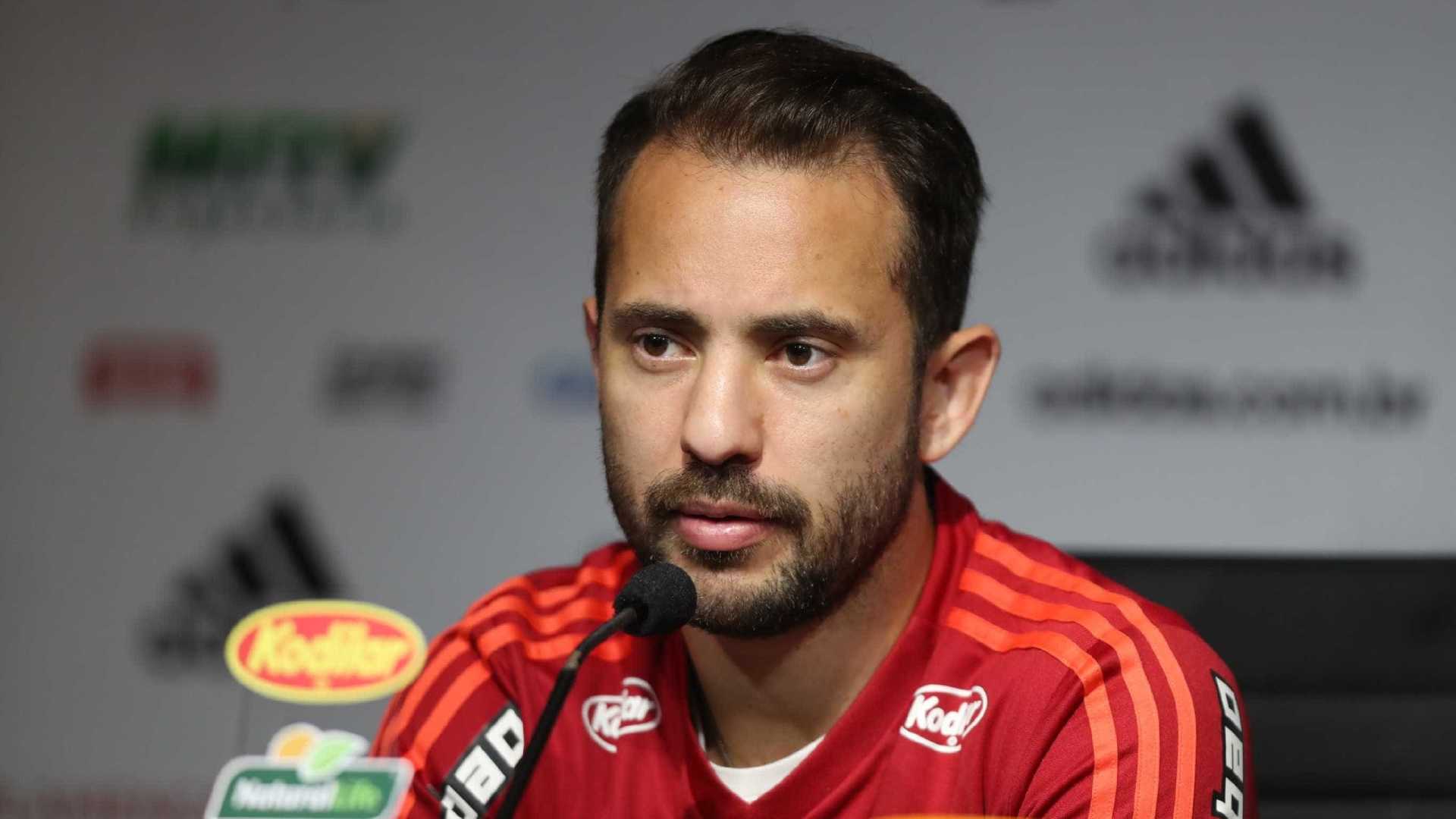 Éverton revela reunião por cobranças e diz acreditar no título do Fla