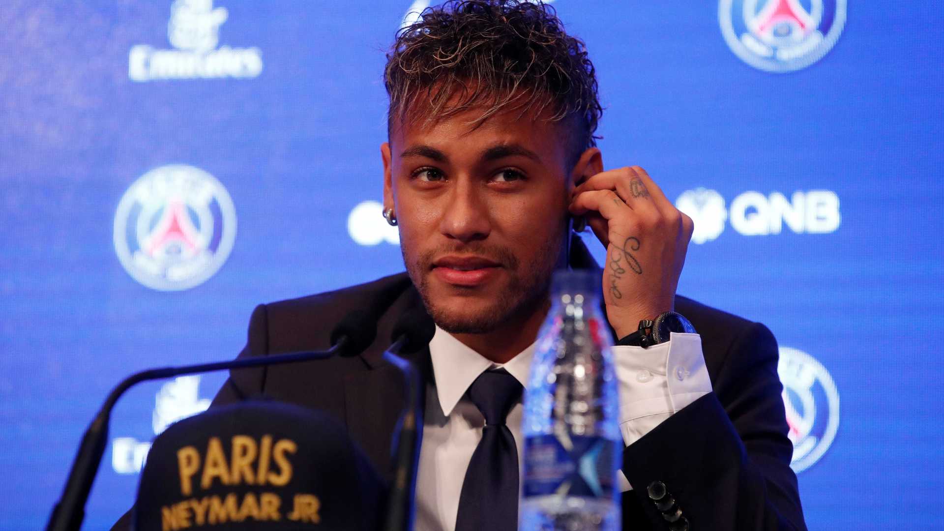 Vídeo: solteiro, Neymar aproveita noite em Lisboa