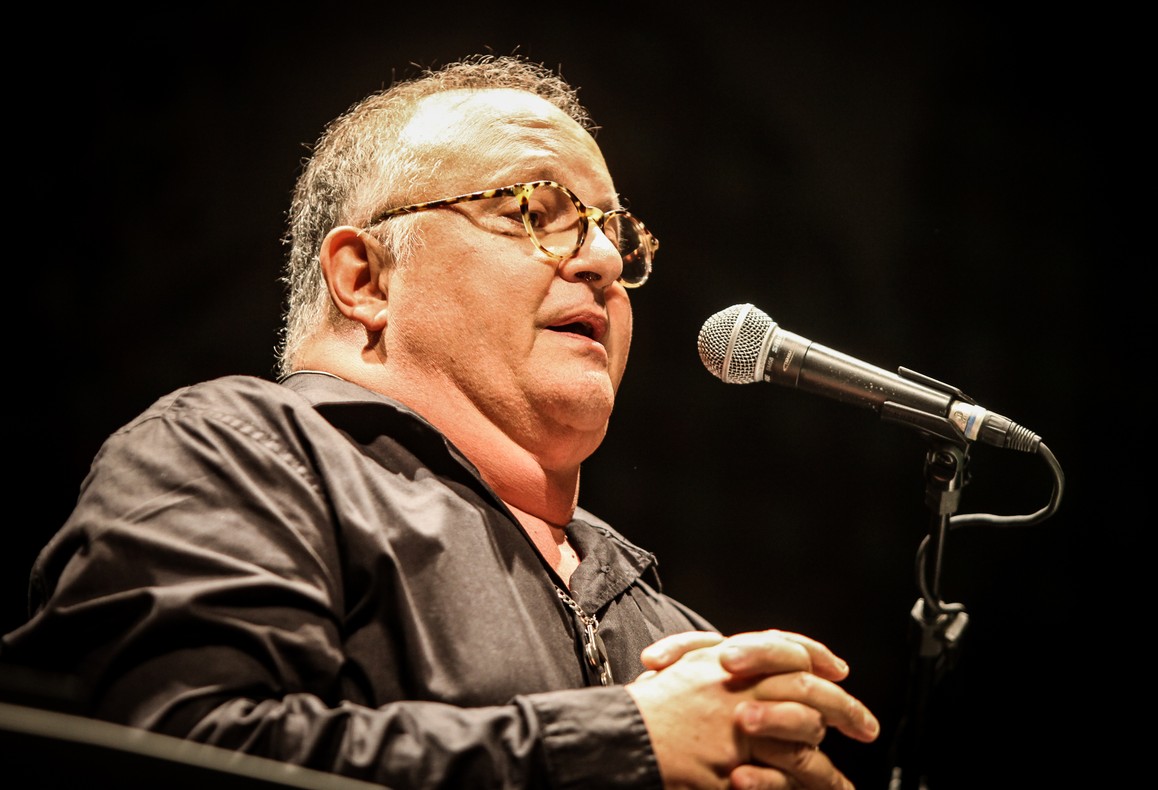 Guilherme Arantes mostra em luminoso show solo no Rio que a ‘viagem do compositor’ continua