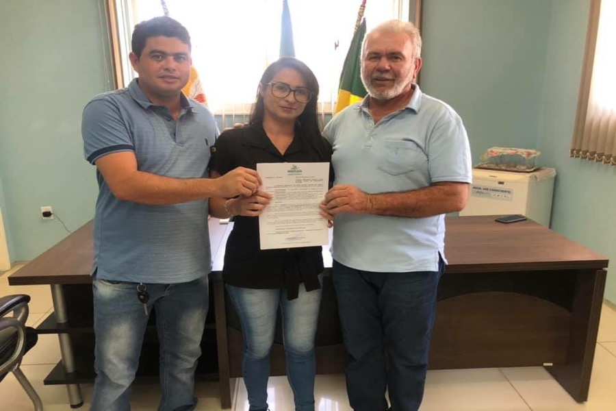 Afonso Sampaio nomeia profissional que fará parte do quadro de funcionários em Nova Olinda-CE